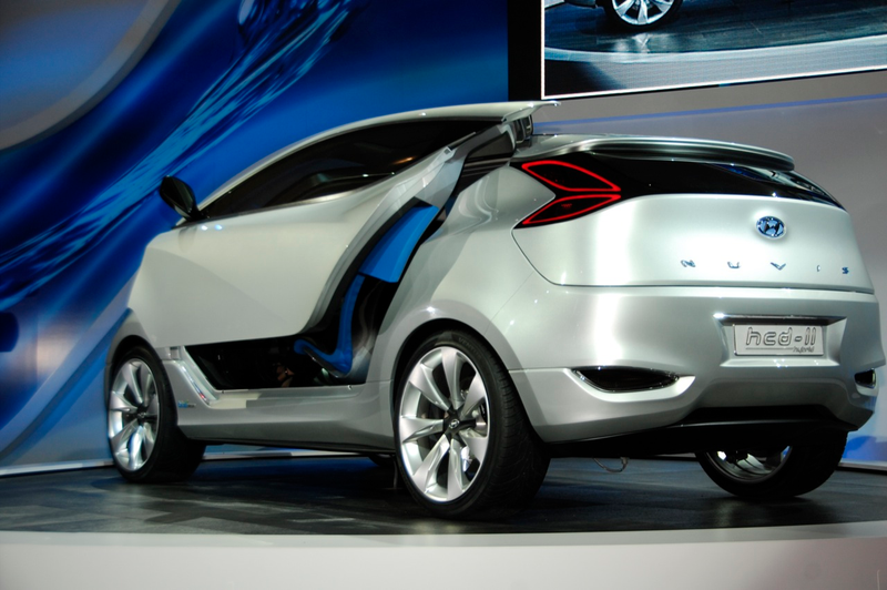 Illustration for article titled Hyundai Nuvis Concept: Hybrid Blue Drive Gives It Wings